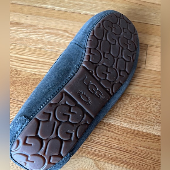 Ugg Moccasin Slippers Gray - Picture 4 of 5